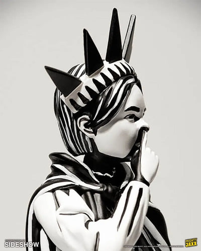 Liberty Girl - LIMITED EDITION – Mighty Jaxx – ActionFigure Brasil — ângulo diferente