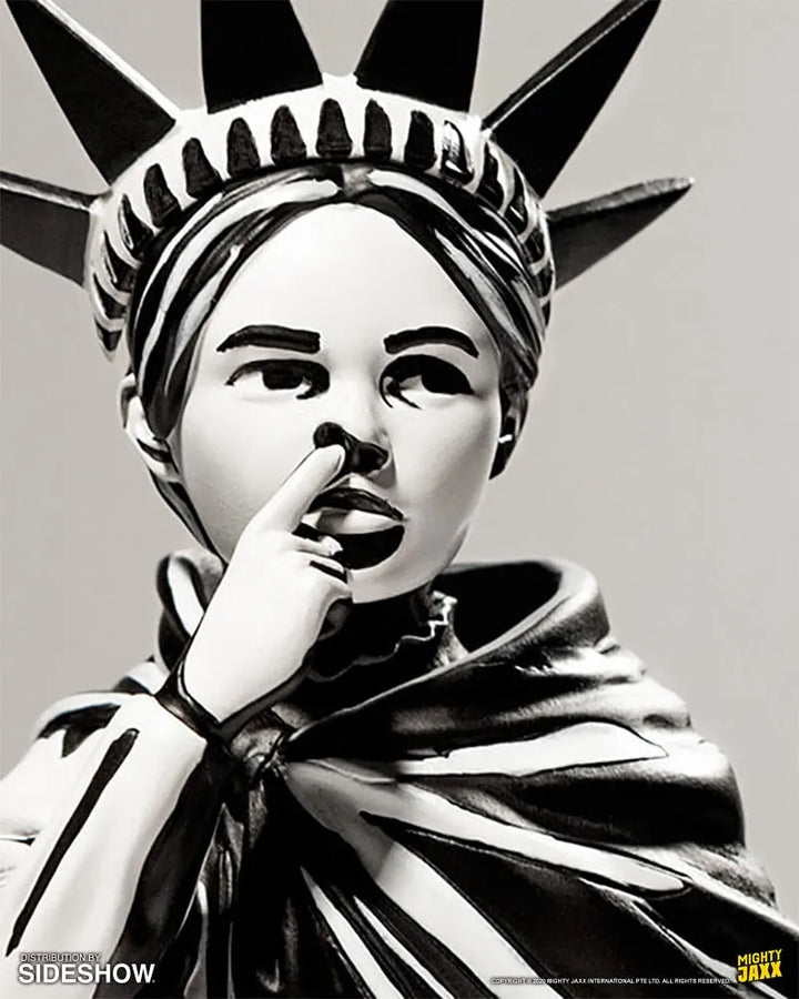 Liberty Girl - LIMITED EDITION – Mighty Jaxx – ActionFigure Brasil