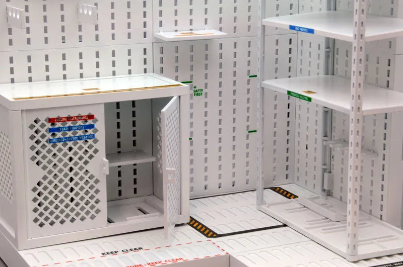 LittleArmory [LD027] Weapon Storeroom A 1/12 Plastic Modelㅤ – Tomytec – ActionFigureBrasil