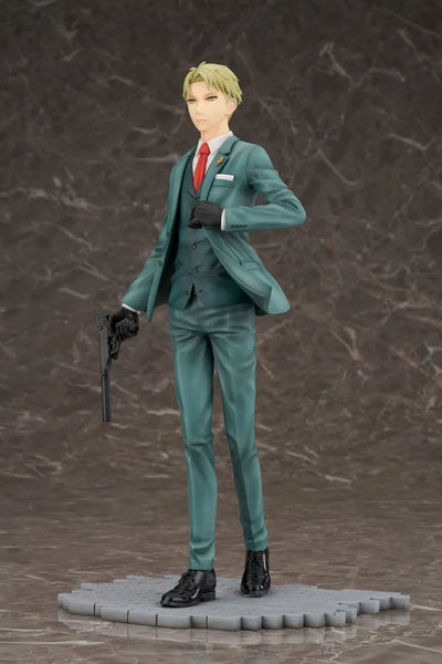 Loid Forger – FURYU Corporation – ActionFigure Brasil — close