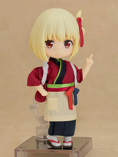 Lycoris Recoil - Nishikigi Chisato - Nendoroid Doll - Cafe LycoReco Uniform Ver. (Good Smile Company)ㅤ – Good Smile Company – ActionFigureBrasil — embalagem