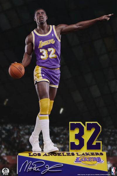 Magic Johnson - LIMITED EDITION: 250 – PCS – ActionFigure Brasil — com base expositora
