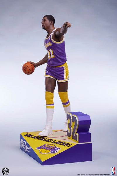 Magic Johnson - LIMITED EDITION: 250 – PCS – ActionFigure Brasil — com base expositora
