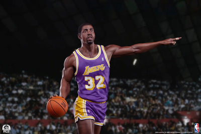 Magic Johnson - LIMITED EDITION: 250 – PCS – ActionFigure Brasil — com base expositora