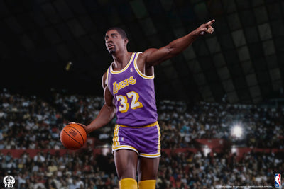 Magic Johnson - LIMITED EDITION: 250 – PCS – ActionFigure Brasil — iluminação de estúdio