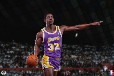 Magic Johnson - LIMITED EDITION: 250 – PCS – ActionFigure Brasil — ângulo diferente
