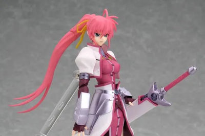 Mahou Shoujo Lyrical Nanoha StrikerS - Signum - Figma #039 - Knight Armor Ver. (Max Factory)ㅤ – Max Factory – ActionFigureBrasil — com base expositora