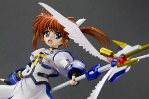Mahou Shoujo Lyrical Nanoha The Movie 1st - Takamachi Nanoha - 1/8 - -Zenryoku Zenkai- (Kotobukiya)ㅤ – Kotobukiya – ActionFigureBrasil