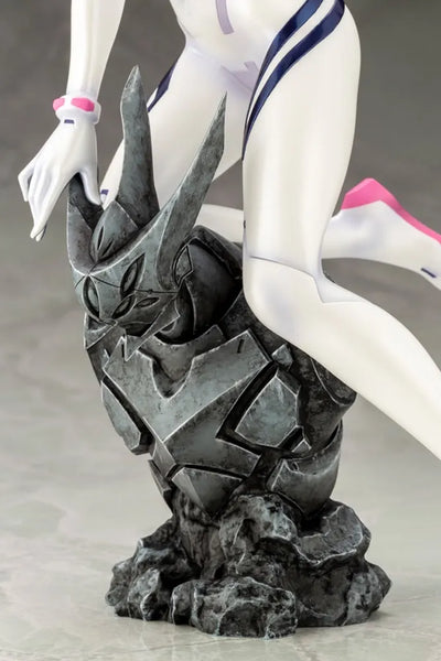 Mari Makinami Illustrious White Plugsuit Version – Kotobukiya – ActionFigure Brasil — com base expositora