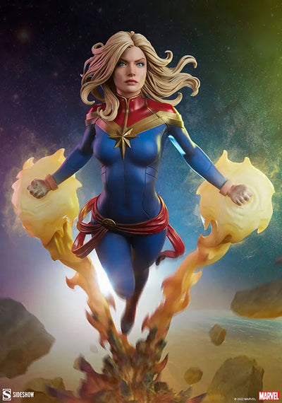 "Marvel Comics" Premium Format Figure Captain Marvel (Sparkle Fist)ㅤ – Sideshow Collectibles – ActionFigureBrasil