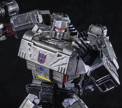 Megatron DLX – Threezero – ActionFigure Brasil — close
