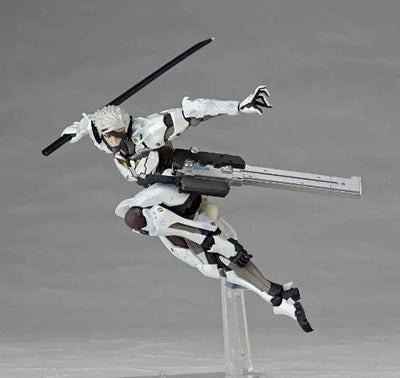 Metal Gear Rising: Revengeance - Raiden - Revoltech #140EX - White Armor ver. (Kaiyodo)ㅤ – Kaiyodo – ActionFigureBrasil — ângulo diferente
