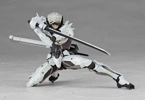 Metal Gear Rising: Revengeance - Raiden - Revoltech #140EX - White Armor ver. (Kaiyodo)ㅤ – Kaiyodo – ActionFigureBrasil