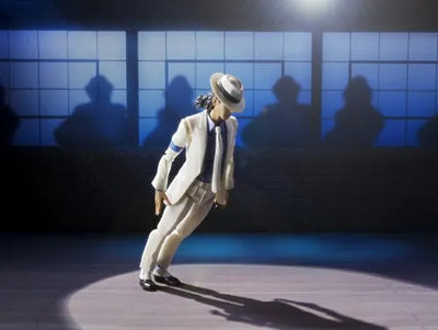 Michael Jackson - S.H.Figuarts - Smooth Criminal (Bandai)ㅤ – Bandai – ActionFigureBrasil — com base expositora