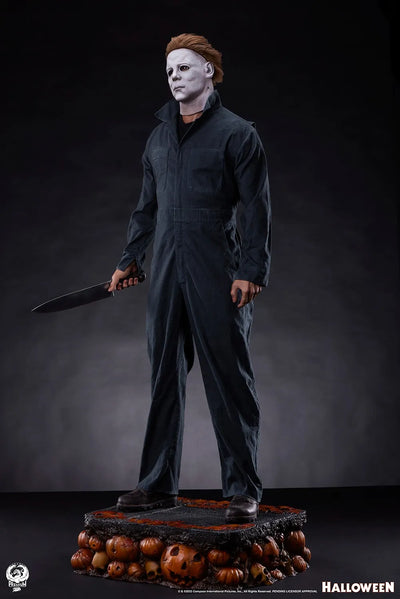 Michael Myers - LIMITED EDITION: 300 – PCS – ActionFigure Brasil — ângulo diferente
