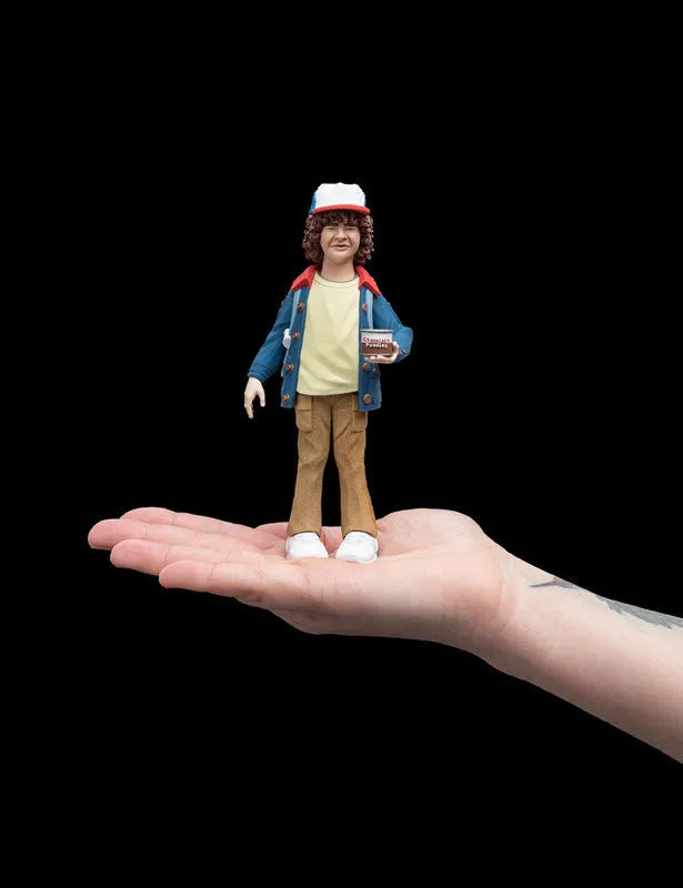 Mini Epics/ Stranger Things: Dustin Henderson PVCㅤ – Weta – ActionFigureBrasil