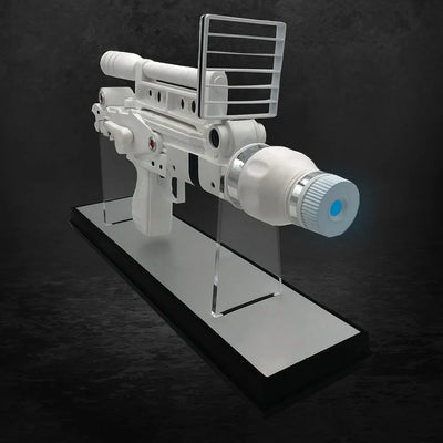 Moonraker Laser - LIMITED EDITION: 750 – Factory Entertainment – ActionFigure Brasil — com base expositora