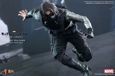 Movie Masterpiece 1/6 Scale Fully Poseable Figure "Captain America / The Winter Soldier" Winter Soldierㅤ – Hot Toys – ActionFigureBrasil — ambientada