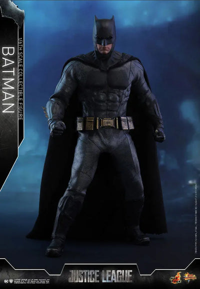 Movie Masterpiece "Justice League" 1/6 Scale Figure Batman(Provisional Pre-order)ㅤ – Hot Toys – ActionFigureBrasil — ângulo diferente