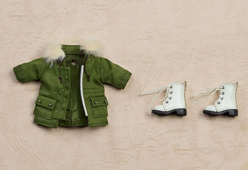 Nendoroid Doll Warm Clothing Set: Boots & Mod Coat (Khaki Green)ㅤ – Good Smile Company – ActionFigureBrasil