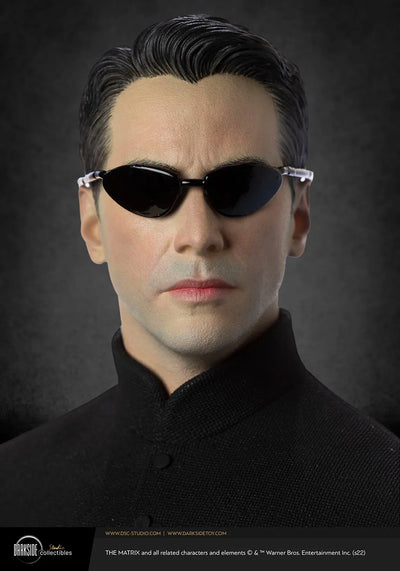 Neo - LIMITED EDITION: TBD – DarkSide Collectibles Studio – ActionFigure Brasil — com base expositora