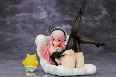 Nitro Super Sonic - Sonico - Voice Collection - 1/7 - Bikini & Sofa ver., Black ver. (Griffon Enterprises)ㅤ – Griffon Enterprises – ActionFigureBrasil — com base expositora