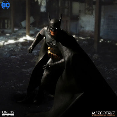 ONE:12 Collective - DC Comics: Ascending Knight Batman 1/12 Action Figureㅤ – Mezco – ActionFigureBrasil