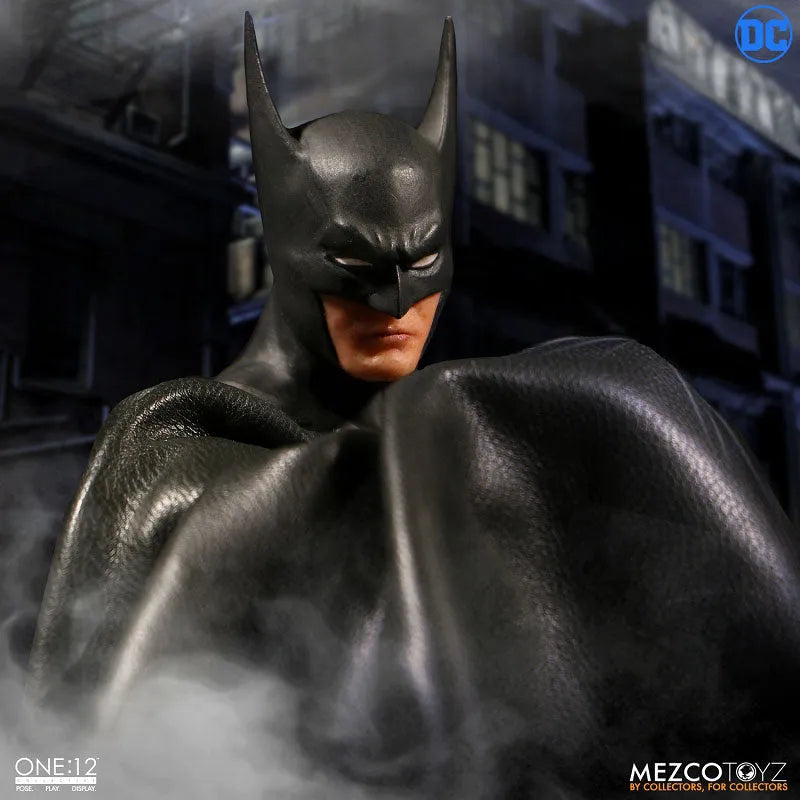 ONE:12 Collective - DC Comics: Ascending Knight Batman 1/12 Action Figureㅤ – Mezco – ActionFigureBrasil