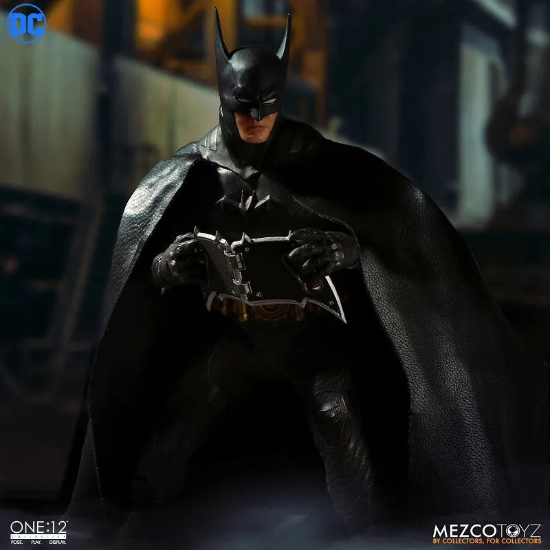 ONE:12 Collective - DC Comics: Ascending Knight Batman 1/12 Action Figureㅤ – Mezco – ActionFigureBrasil