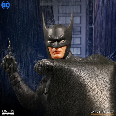 ONE:12 Collective - DC Comics: Ascending Knight Batman 1/12 Action Figureㅤ – Mezco – ActionFigureBrasil — close