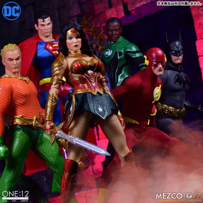 ONE:12 Collective / DC Comics: Modern Wonder Woman 1/12 Action Figureㅤ – Mezco – ActionFigureBrasil — close