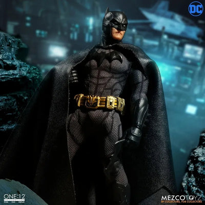 ONE:12 Collective - DC Comics: Sovereign Knight Batman 1/12 Action Figure(Provisional Pre-order)ㅤ – Mezco Toyz – ActionFigureBrasil — acessórios