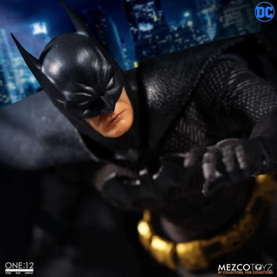 ONE:12 Collective - DC Comics: Sovereign Knight Batman 1/12 Action Figure(Provisional Pre-order)ㅤ – Mezco Toyz – ActionFigureBrasil — iluminação de estúdio
