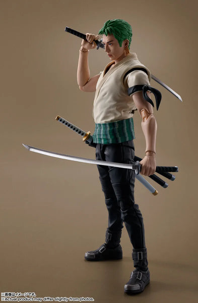 One Piece (2023) - Roronoa Zoro - S.H.Figuarts (Bandai Spirits)ㅤ – Bandai Spirits – ActionFigureBrasil — com base expositora