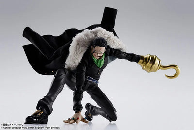One Piece - Sir Crocodile - S.H.Figuarts - Marineford (Bandai Spirits)ㅤ – Bandai Spirits – ActionFigureBrasil — ângulo diferente