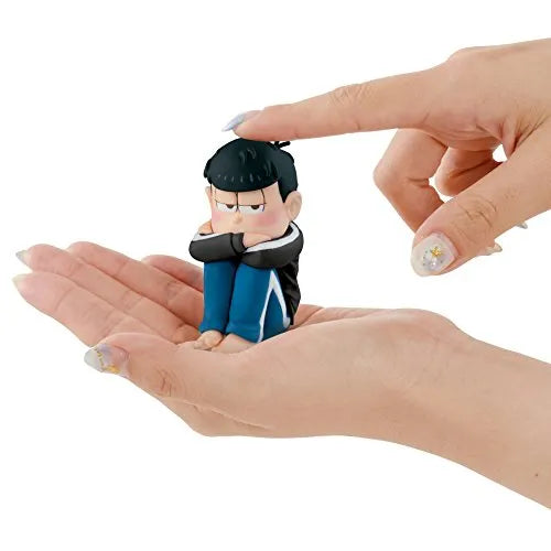 Osomatsu-san - Matsuno Ichimatsu - Nade Nade Muttsu-ko Vol.2 - World Collectable Figure - Black Jersey ver. (Avex Pictures, Banpresto)ㅤ – Banpresto – ActionFigureBrasil