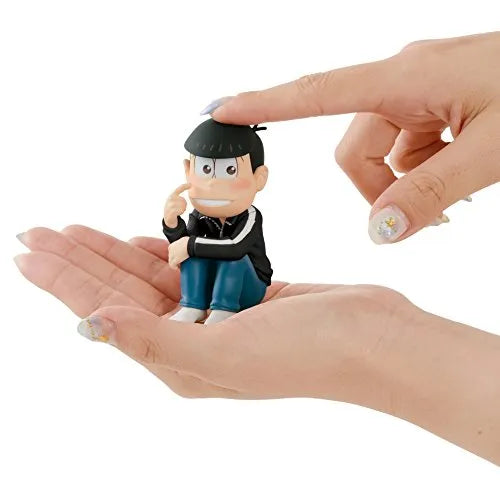 Osomatsu-san - Nadenade Mutsugo Vol.1 - Black Jersey Ver. - Osomatsuㅤ – Avex Pictures – ActionFigureBrasil