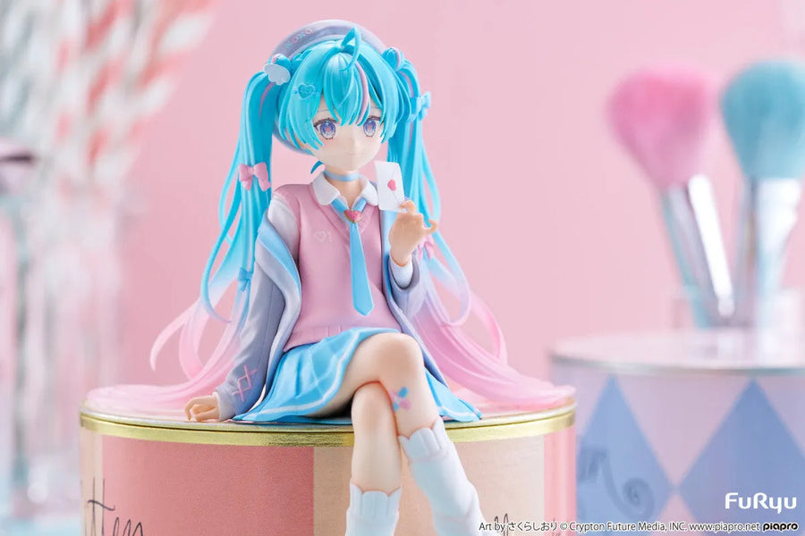 Piapro Characters - Hatsune Miku - Noodle Stopper Figure - Koisuru Blazer (FuRyu)ㅤ – FuRyu – ActionFigureBrasil