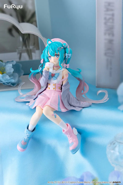 Piapro Characters - Hatsune Miku - Noodle Stopper Figure - Koisuru Sailor Fuku, Gray ver. (FuRyu)ㅤ – FuRyu – ActionFigureBrasil