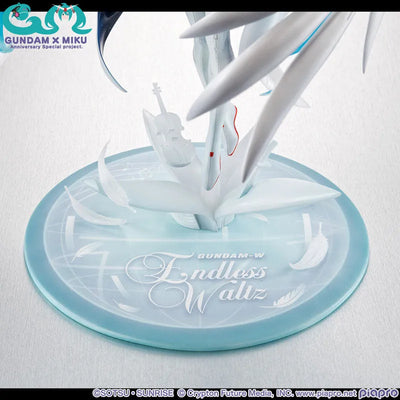 Piapro Characters - Shin Kidou Senki Gundam Wing Endless Waltz - Hatsune Miku - Gundam x Miku Anniversary Special Project - Lucrea - 1/7 - Wing Gundam Zero EW (MegaHouse) [Shop Exclusive]ㅤ – MegaHouse – ActionFigureBrasil — ambientada