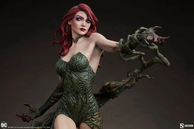 Poison Ivy: Deadly Nature - LIMITED EDITION: 1000 – Sideshow Collectibles – ActionFigure Brasil — com base expositora