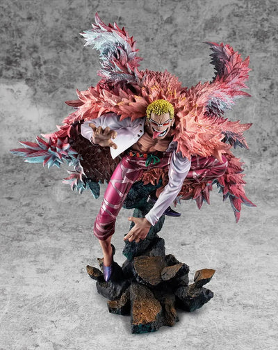 Portrait of Pirates “Heavenly Demon” Donquixote Doflamingo – MegaHouse – ActionFigure Brasil — close