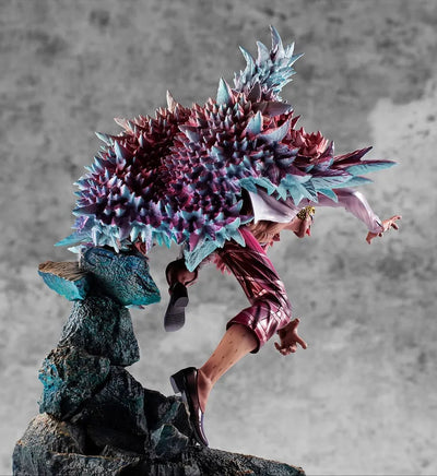 Portrait of Pirates “Heavenly Demon” Donquixote Doflamingo – MegaHouse – ActionFigure Brasil — iluminação de estúdio