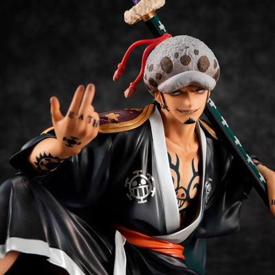 Portrait of Pirates Warriors Alliance Trafalgar Law – MegaHouse – ActionFigure Brasil — com base expositora