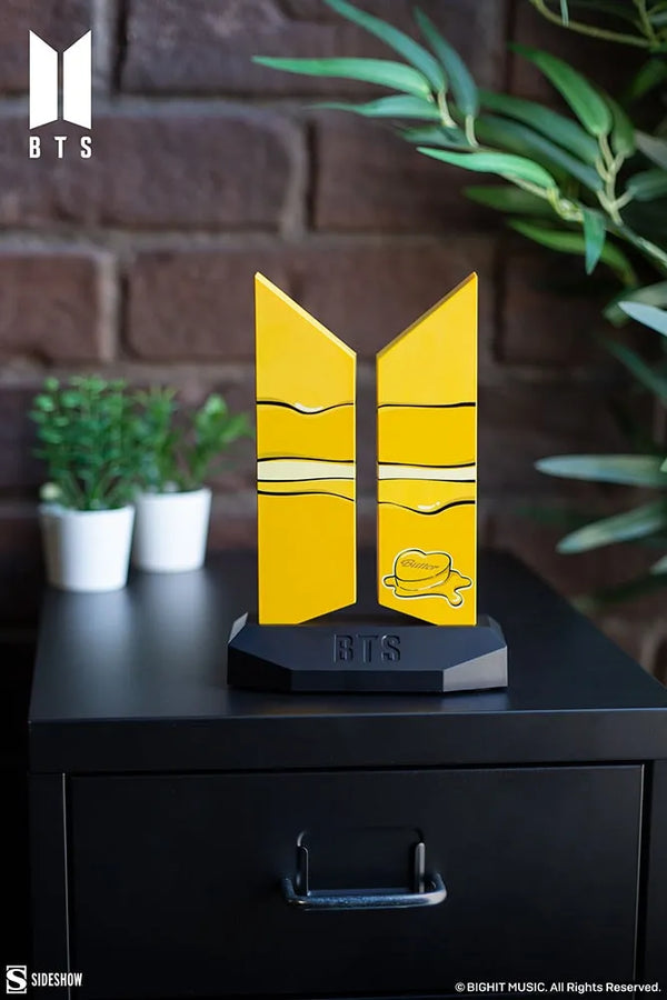 Premium BTS Logo: Butter Edition - LIMITED EDITION (Butter Edition) – Sideshow Collectibles – ActionFigure Brasil