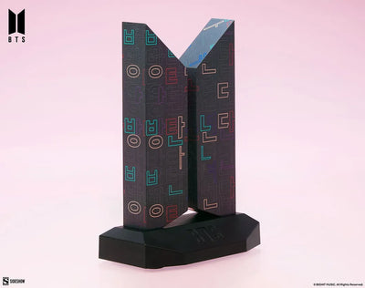 Premium BTS Logo: Hangeul Edition - LIMITED EDITION (Hangeul Edition) – Sideshow Collectibles – ActionFigure Brasil — embalagem