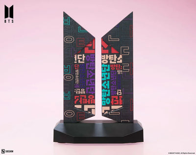 Premium BTS Logo: Hangeul Edition - LIMITED EDITION (Hangeul Edition) – Sideshow Collectibles – ActionFigure Brasil — embalagem
