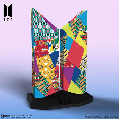 Premium BTS Logo: Idol Edition - LIMITED EDITION (Idol Edition) – Sideshow Collectibles – ActionFigure Brasil — com base expositora