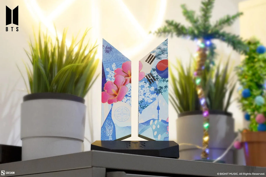 Premium BTS Logo: Seoul Edition - LIMITED EDITION (Seoul Edition) – Sideshow Collectibles – ActionFigure Brasil