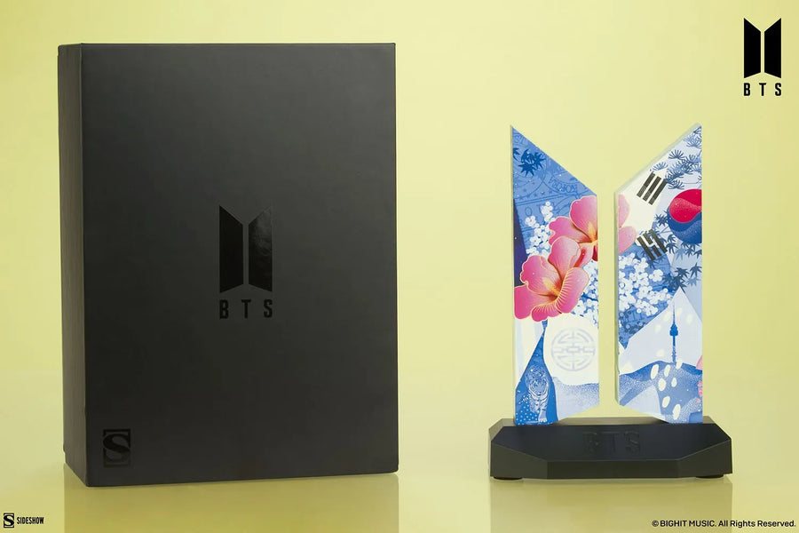 Premium BTS Logo: Seoul Edition - LIMITED EDITION (Seoul Edition) – Sideshow Collectibles – ActionFigure Brasil